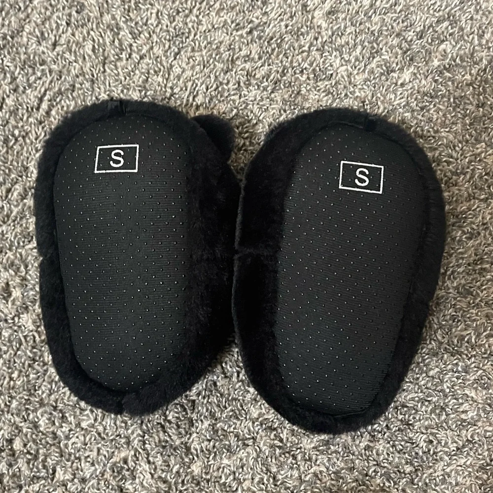 Kid’s Black Cat Plush Slippers